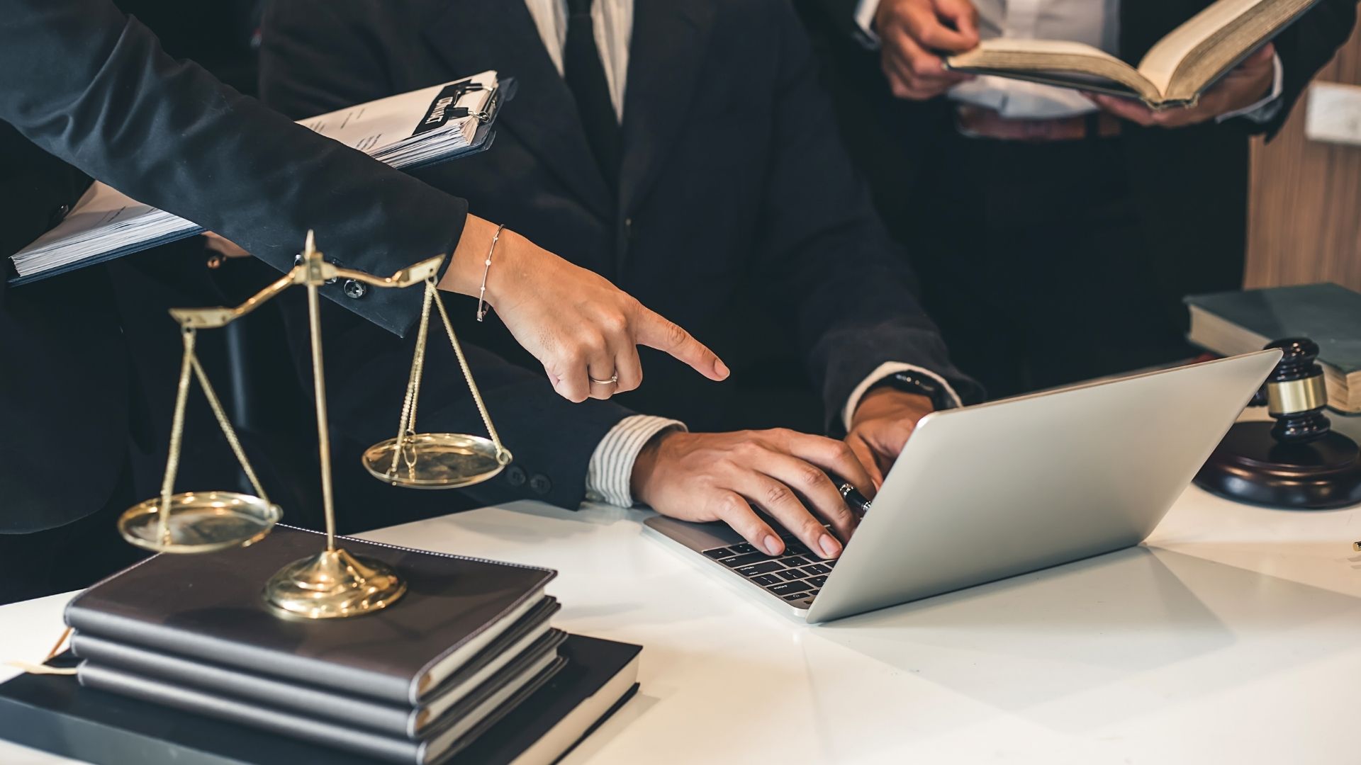 Call Knox Law for an Estate Litigation Lawyer in Miami Beach Image