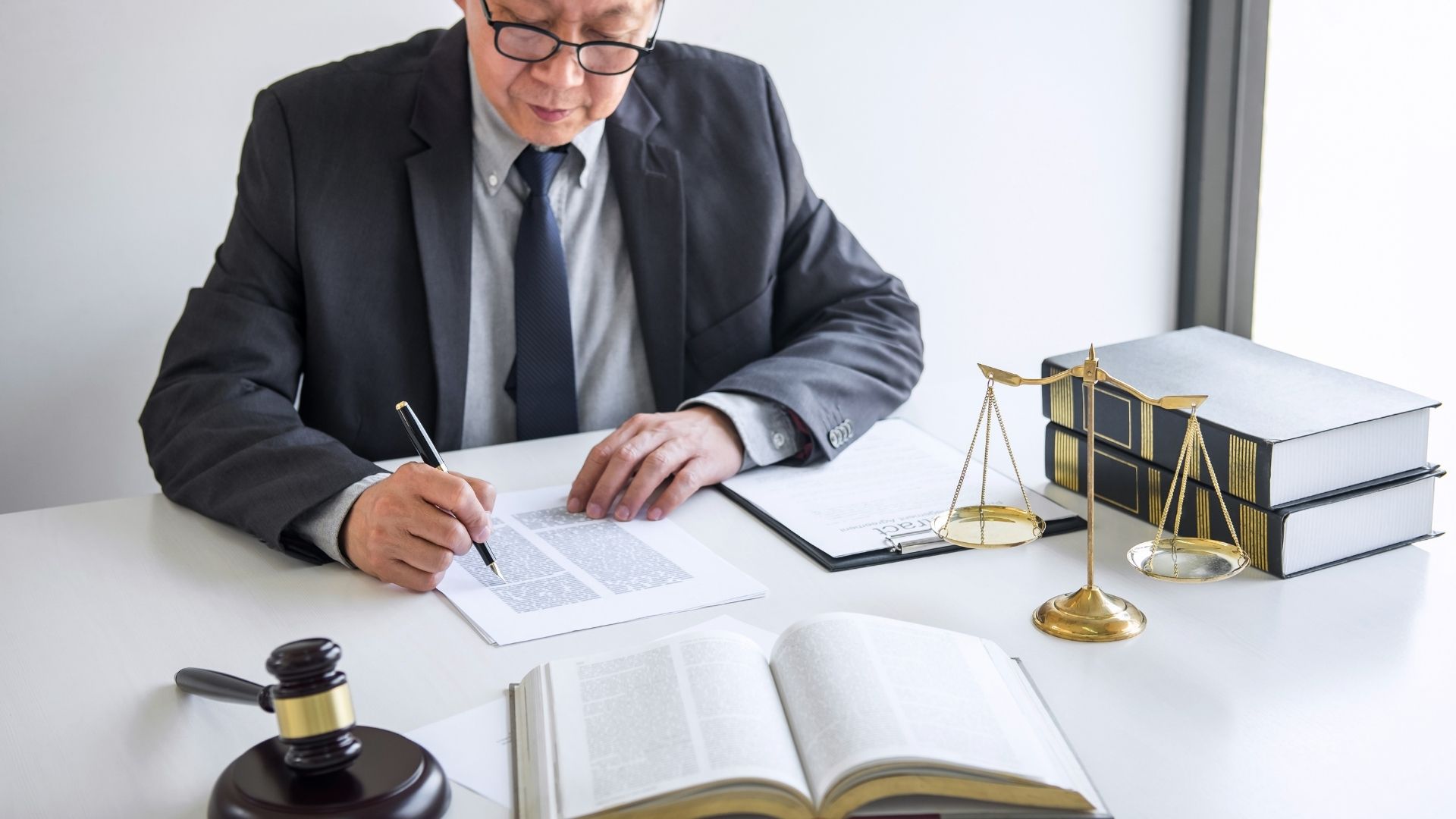 Call Knox Law as a Trust Administration Lawyer for Beneficiaries in Florida - Free Consultation Image